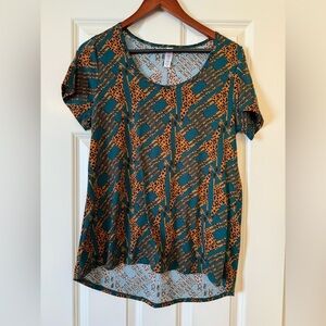 LuLaRoe Giraffe Print Classic Tee Size Medium